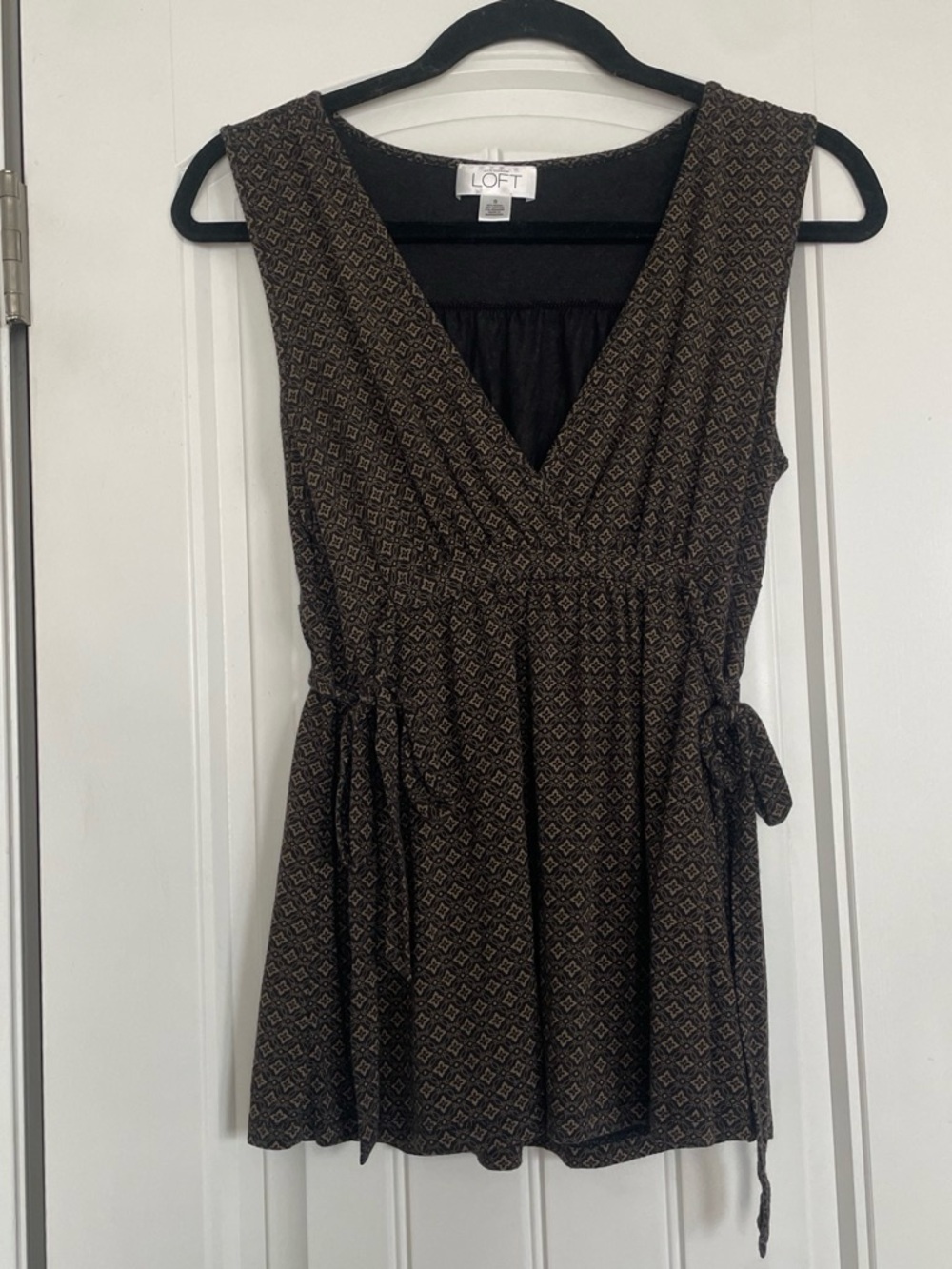 LOFT Geometric Print Tie Waist Sleeveless Blouse Womens Small